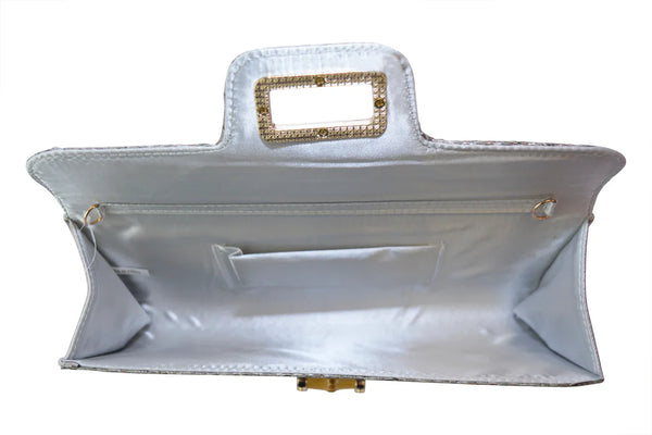 CHILEAN STRAW CLUTCH WITH BAMBOO CLOSURE