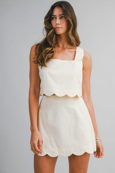 LUNA SCALLOP HEM TOP